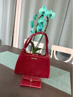 Liz Claiborne Faux Alligator Pattern Purse like new used a few times, wallet has never been used.