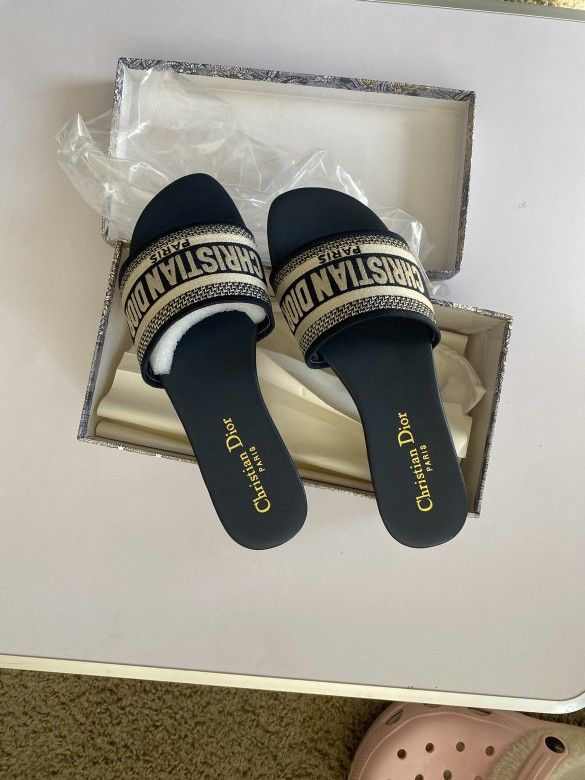 Women Sandals Size 7.5,8 140$$
