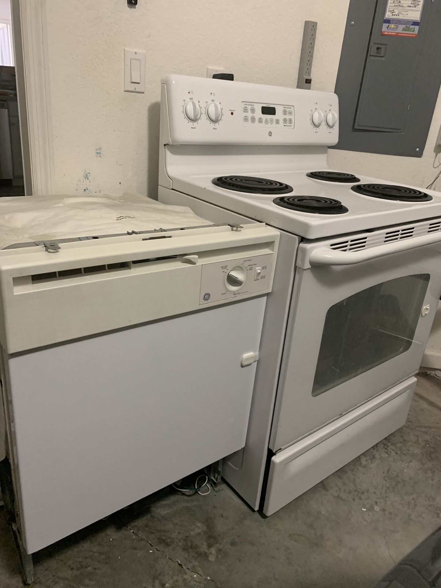 FREE*** Set Of Appliances (Fridge, Range, Diswasher)