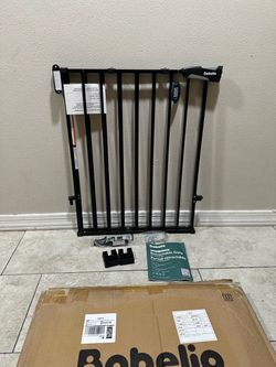 Extra Wide Adjustable Pet Gate / Safety Gate - Fits Openings 26” - 43”
