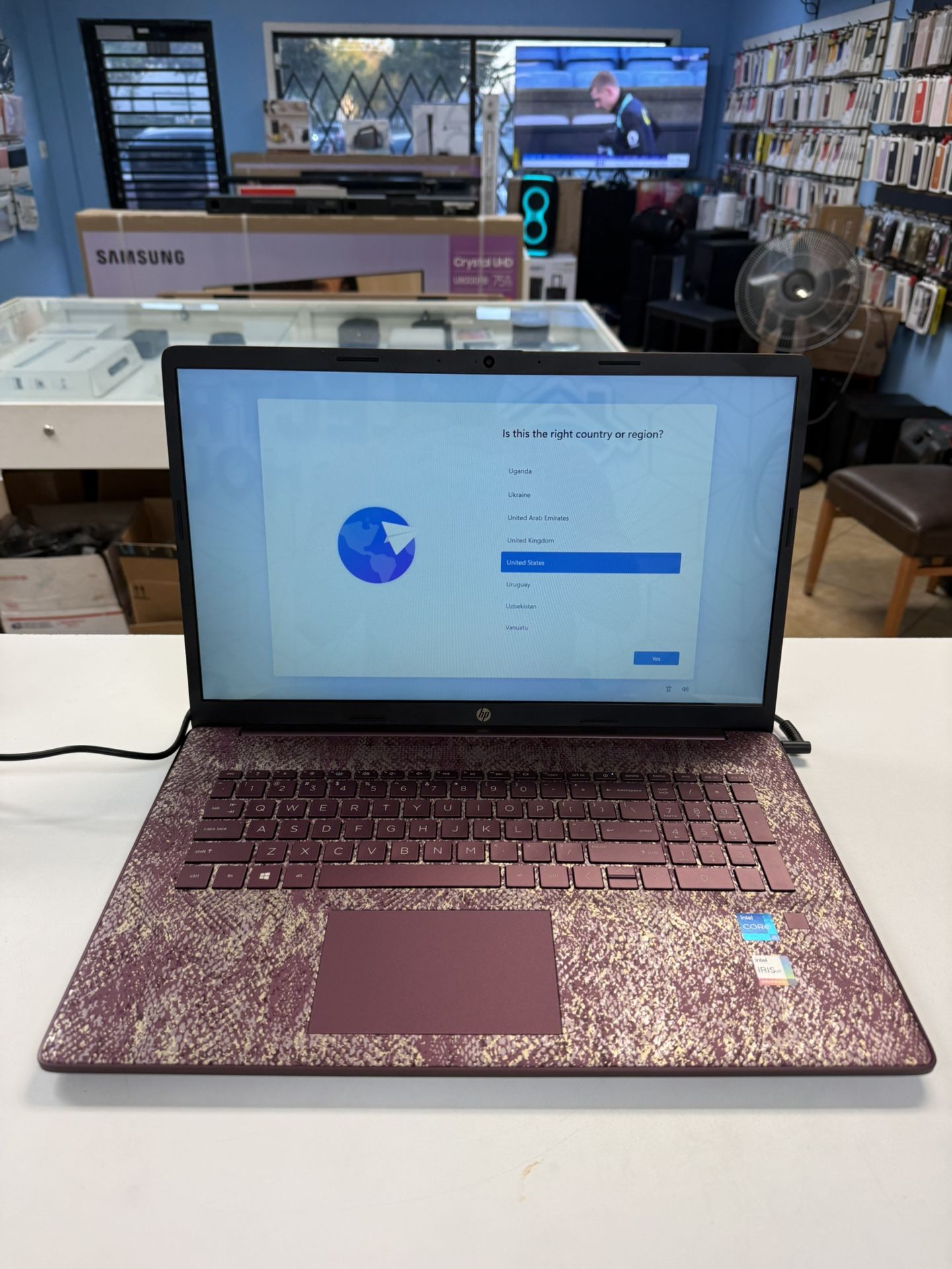 HP 17-CN1004CY 17.3" Touchscreen Laptop Intel Core i5 2.5 Ghz 12 GB Ram 512 GB