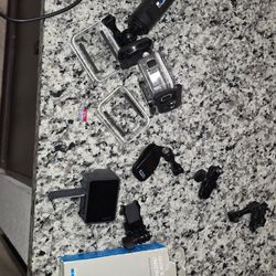 Go Pro Hero 6 With A Bunch Of Accessories 