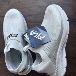 New FILA W Width Athletic Shoes for Women, Size 6.5