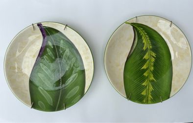 Tommy Bahama Tropical Leaf Plates Set of 2 – 9” with Wall Hangers