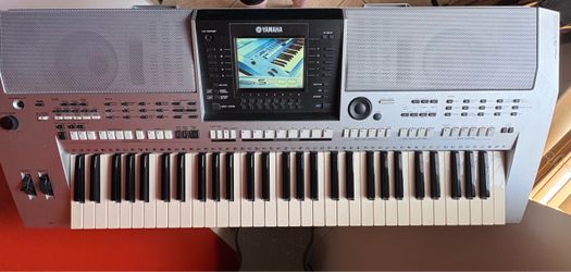 Yamaha PSR-S900 61-Key Arranger Workstation Keyboard + Stand – Excellent Working Condition