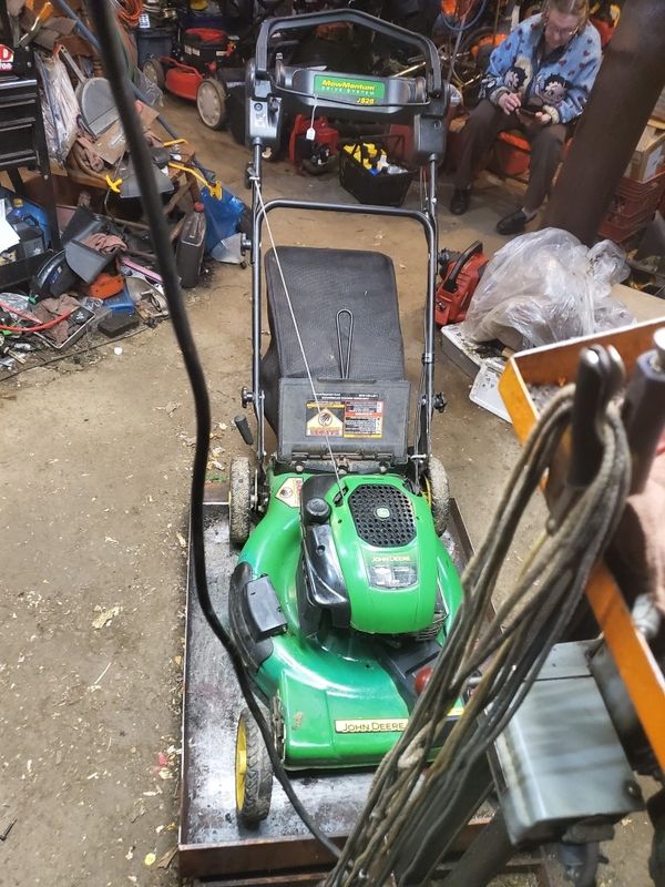 Js26 self propelled john deere lawn mower for Sale in Columbus, OH