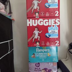 Diapers Size 2 / Pañales Talla 2