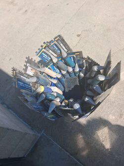Superior grip trowel