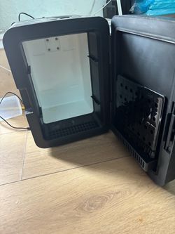 Mini fridge