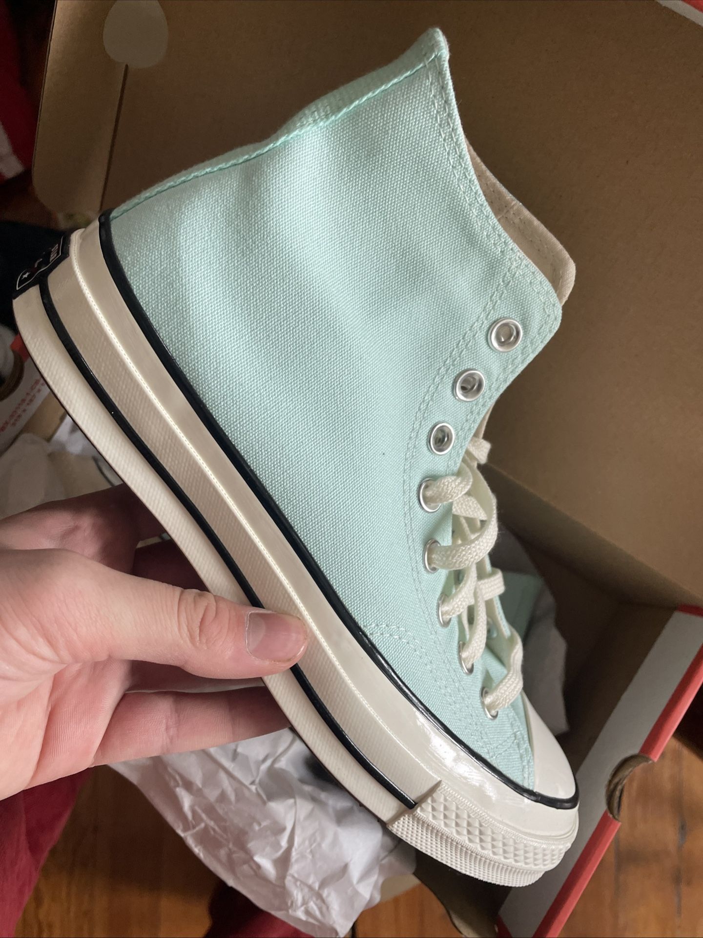 Converse size 7 women’s brand new