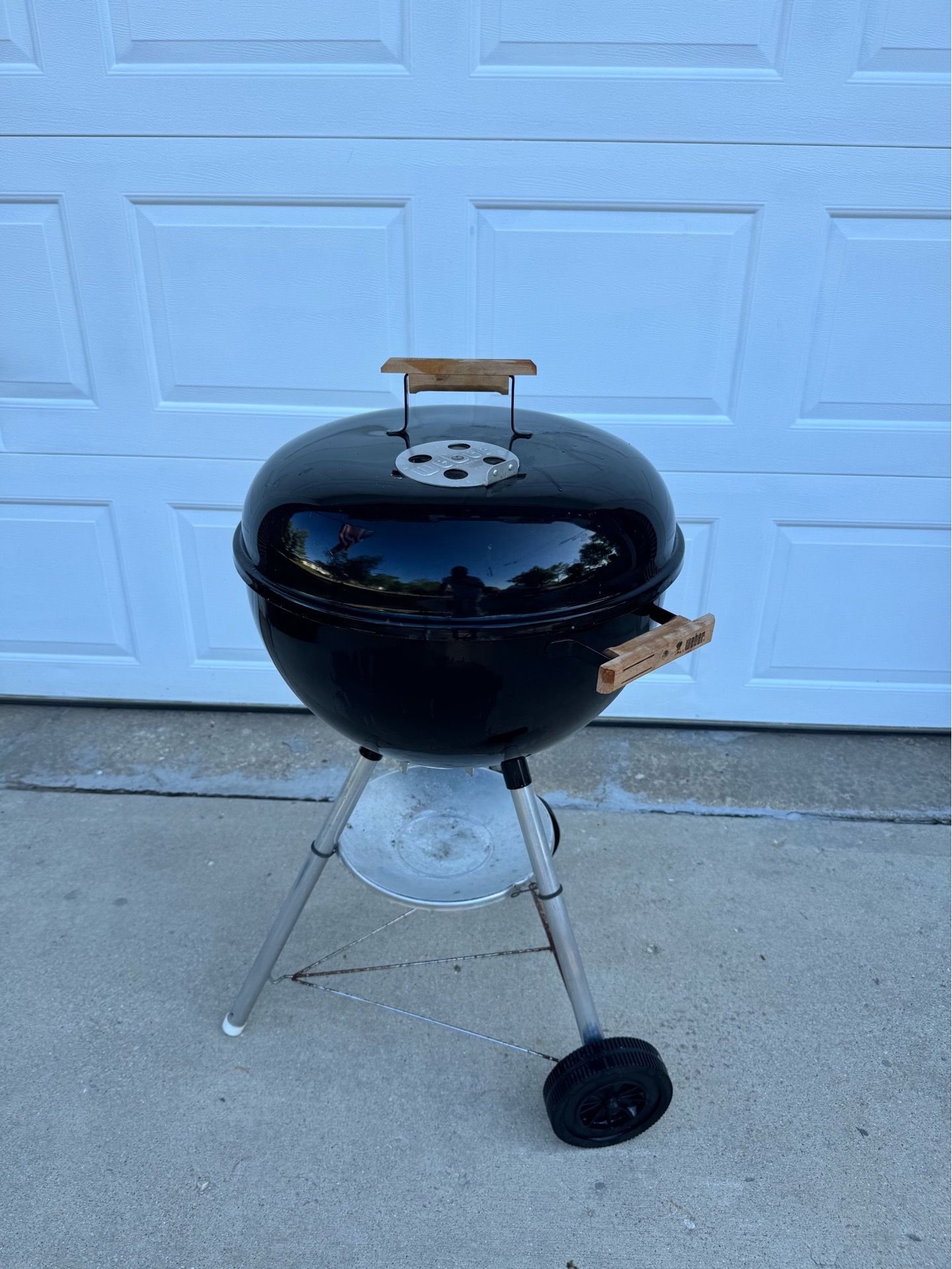 Weber Charcoal Grill in Black 🥩