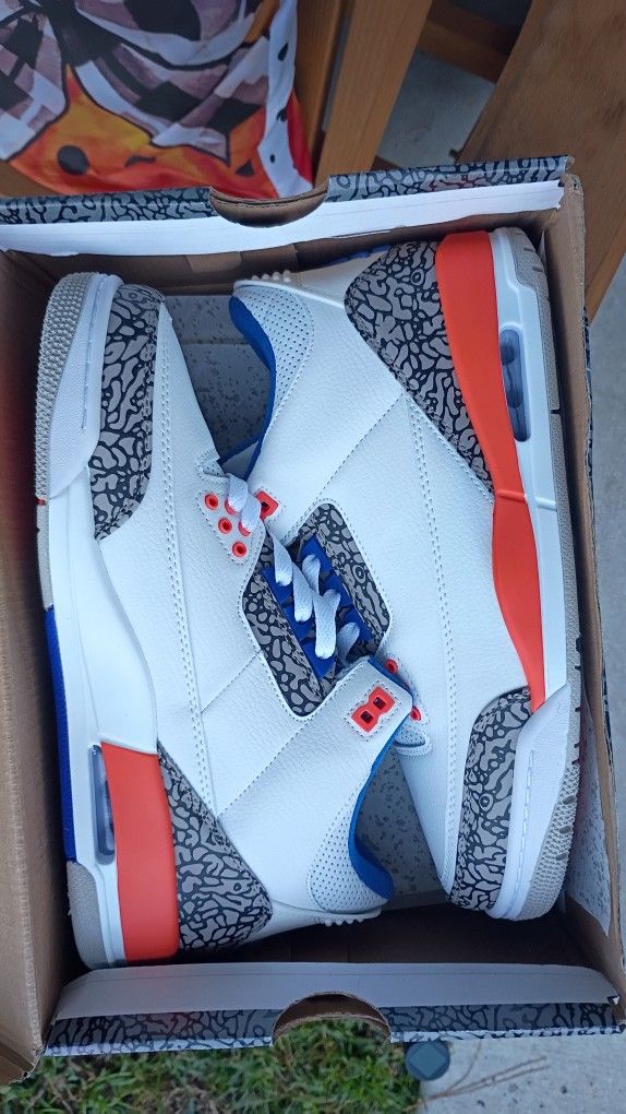 Knicks 3s Men's Sizes 10&11 Available