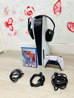 PlayStation 5 - Disc Version - 825GB , Bonus 1 Game , 1 Headset ( Used Very New )
