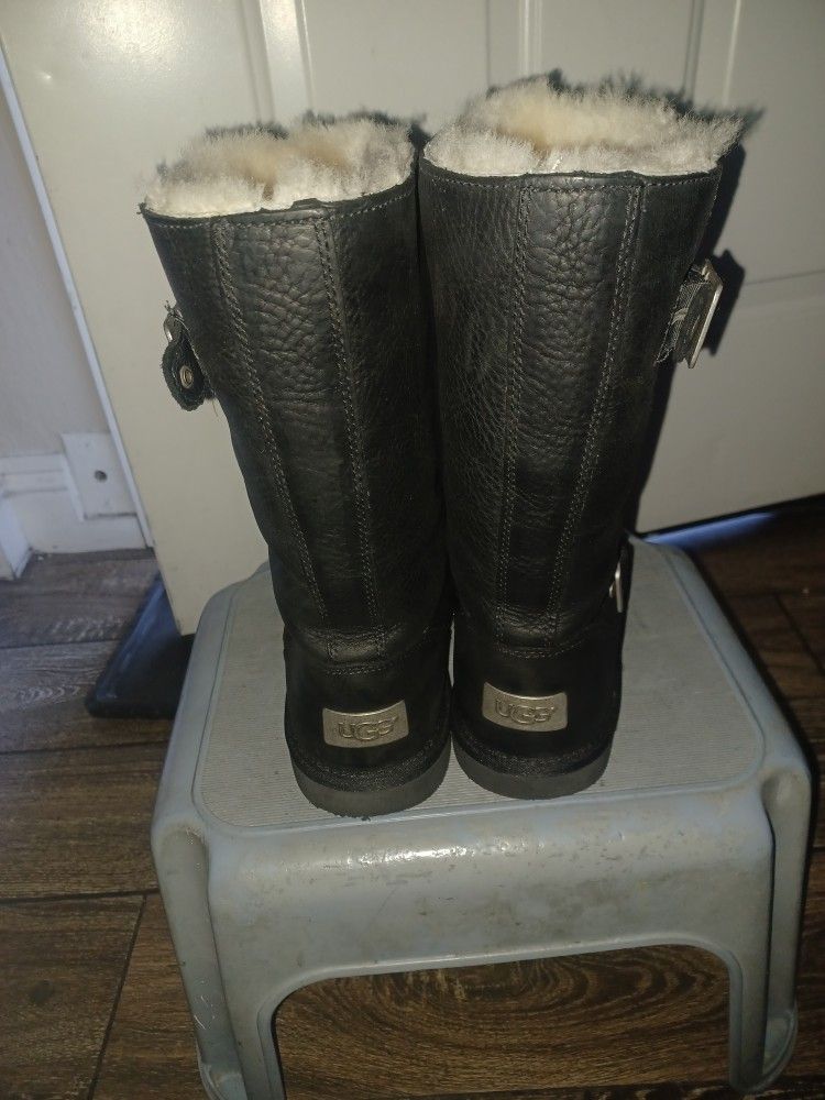 UGG 5678 Women's Kensington Black Leather Shearling Lined Buckle Boots Sz 7 