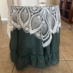Handy Round 3-Legged Side Table With Glass Top & 2 Tablecloths