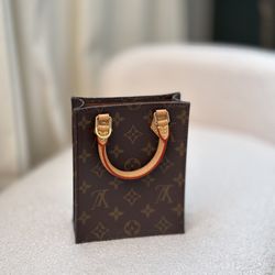 Louis Vuitton Petit Sac Plat 