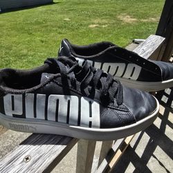 Boys Puma shoes  Size 4C