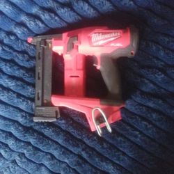 Milwaukee Fuel Finish Nailer 18 Gauge