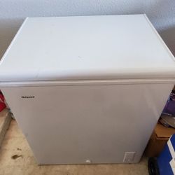 Deep Freezer/ Chest Freezer
