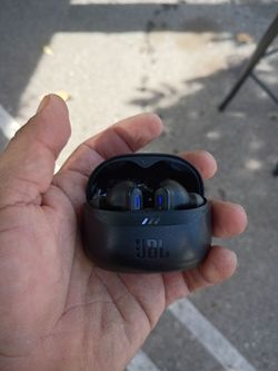 JBL beam 2 noise cancelling headphones
