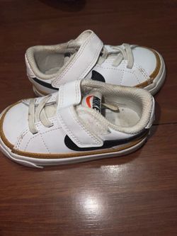 Toddler boys White Nikes