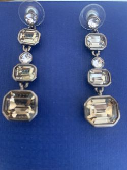 Chivenchy dangling earrings 