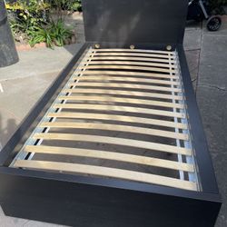 Cama En Buenas Condiciones De La Tienda Y Kia