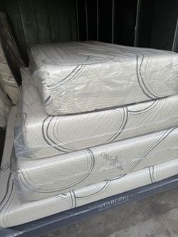Full Size Mattress Memory Foam 12"     new mattress in a plastic sealed