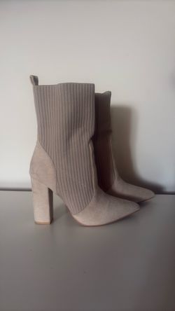 Beige boots size 7