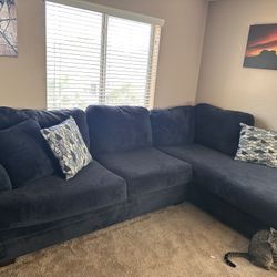 Navy blue Couch With Pillows 