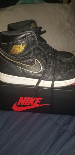 Black & Gold Air Jordans size 9