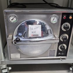 Omniclave/Autoclave Pelton & Crane  (Veterinarian, veterinary hospital, veterinary medicine.)