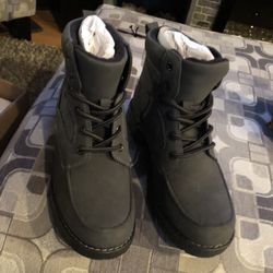 Kids Boots Size 4