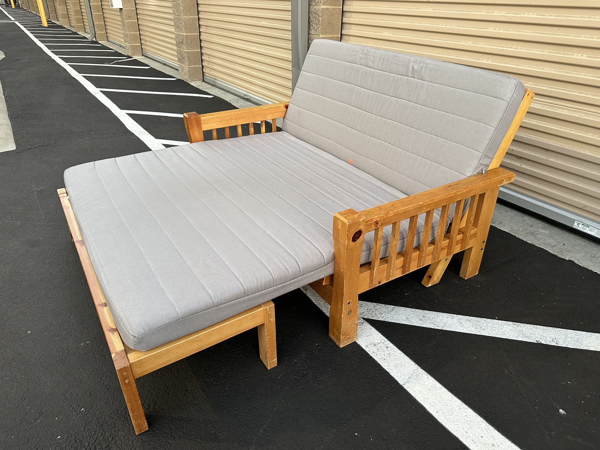 Futon, sofa bed full size with bench table/ sofa Cama tamano matrimonial