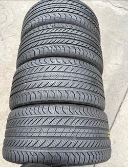 235/50/19 Continental Selling a set of 4 tires in excellent condition 🫡