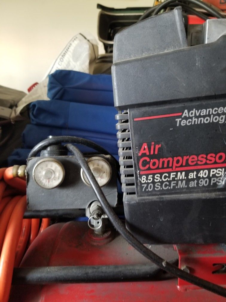CRAFTSMAN 25 GALLON AIR COMPRESSOR for Sale in Kings Park, NY - OfferUp