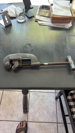 Pipe cutter