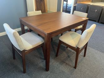 Stella Dining Table and 4 Chairs，$320