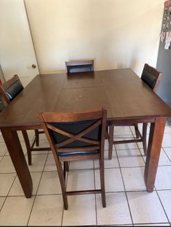 Dining table set/ need it gome ASAP
