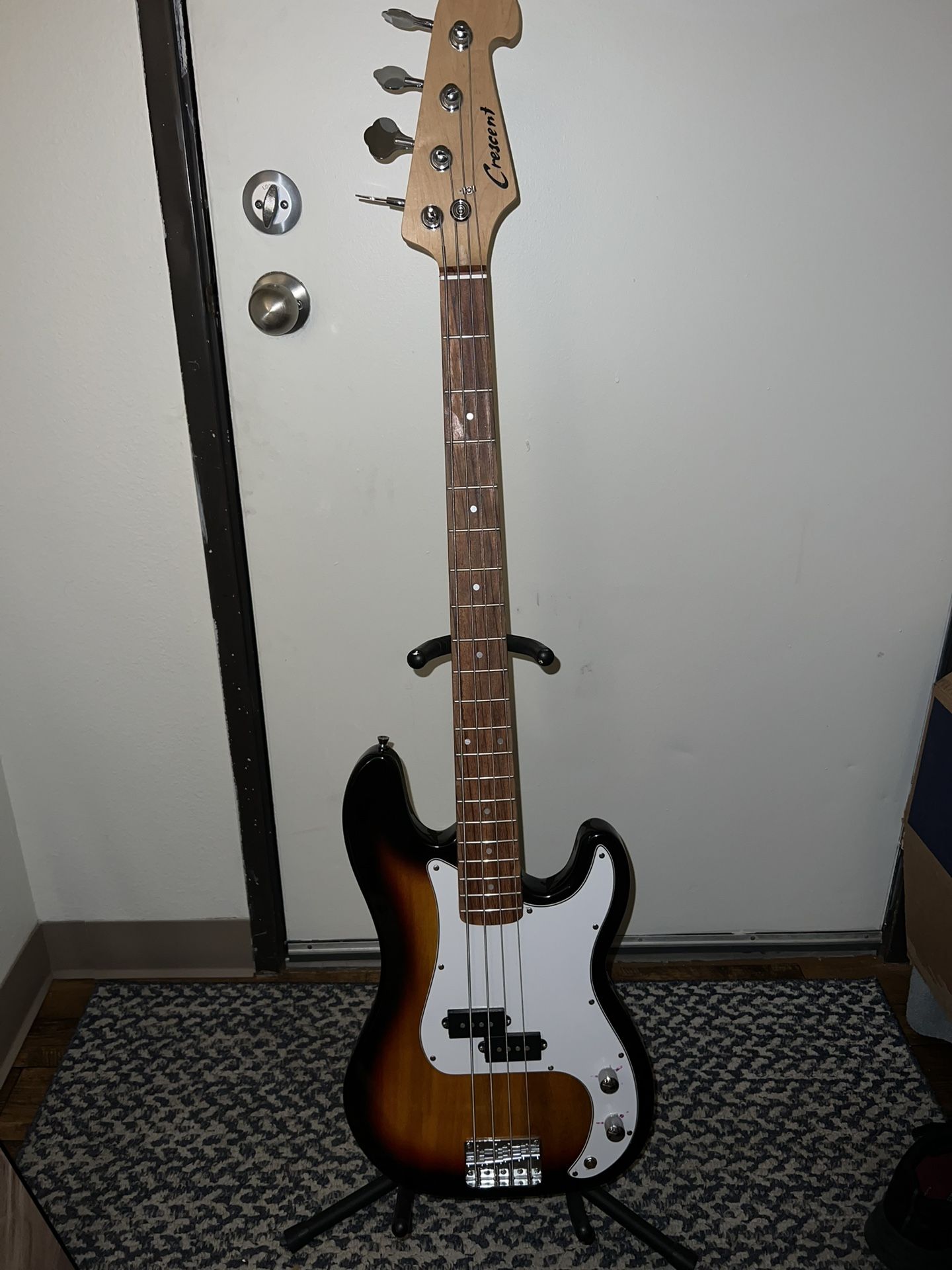 Crescent bass Guitar “Sunburst”