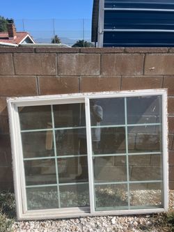 Double Sliding Window with Grid Panes