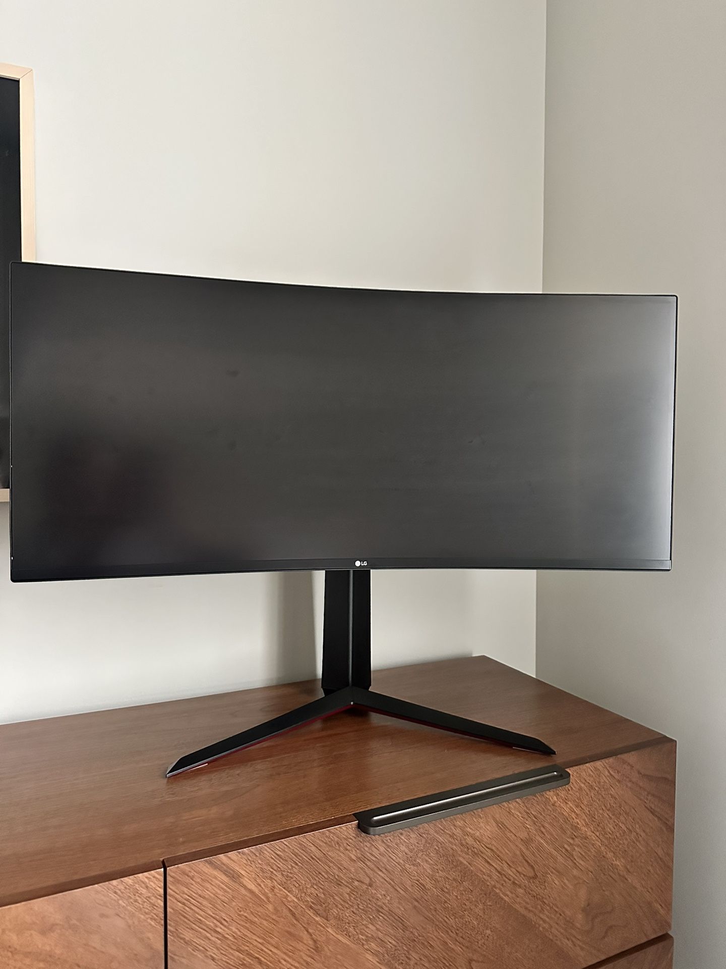LG 34" Curved UltraGear QHD 1440P HDR 10 160Hz Monitor with Tilt/Height Adjustable Stand