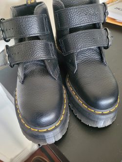 Dr. Martens Devon Heart