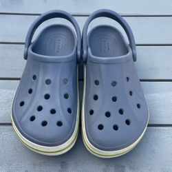 Grey Crocs Men’s 6, Womens 8