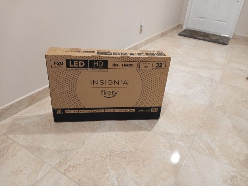 TV 32 Inch INSIGNIA Fire TV with Wall Mount