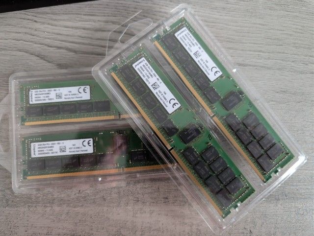 128GB of Kingston 32GB 2666Mhz DDR4 PC4-21300 ECC Registered CL19 288-Pin Dual Rank
AM32D426R19D4MEX