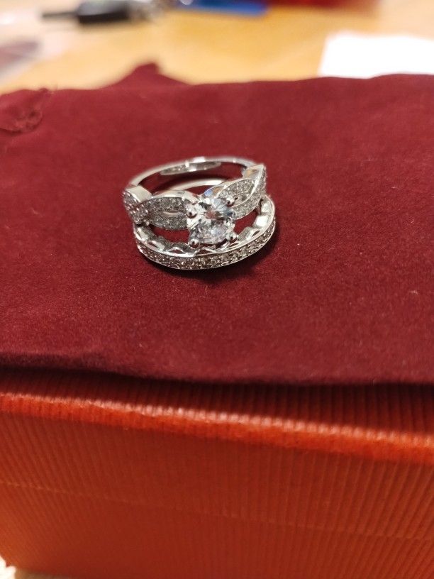 Round Cut 1.54ct White Sapphire Infinity Ring Set