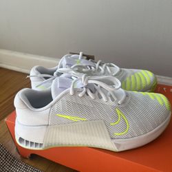 Nike Metcon size 7M/8.5Womens