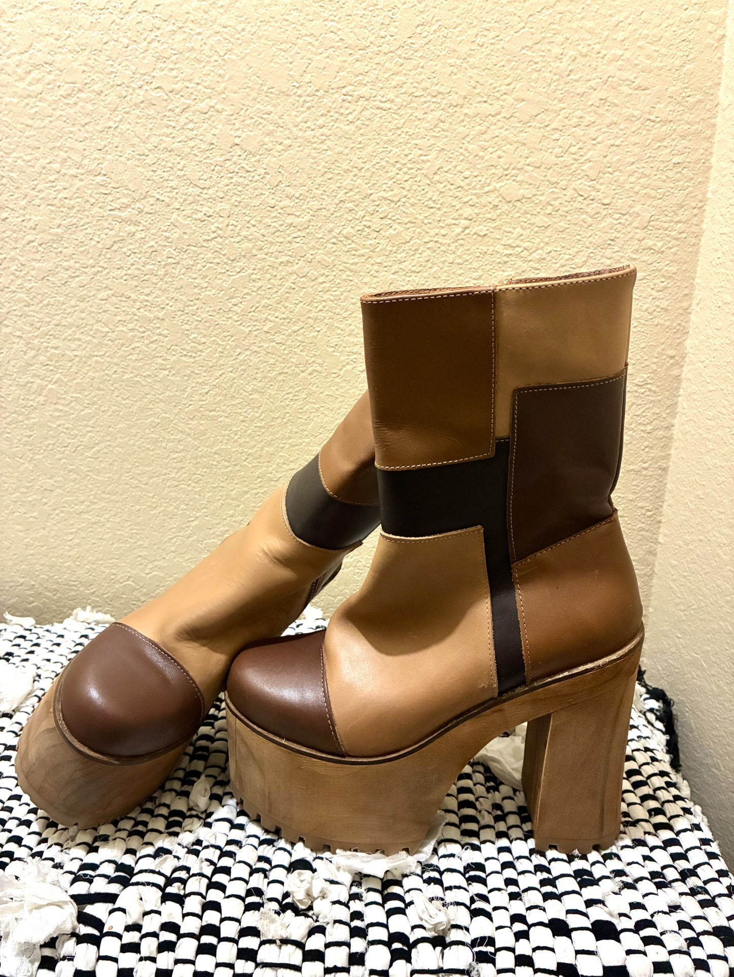Tonic Patch Heel Boots – Brown Vibes