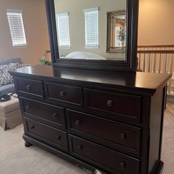 Dresser/Mirror